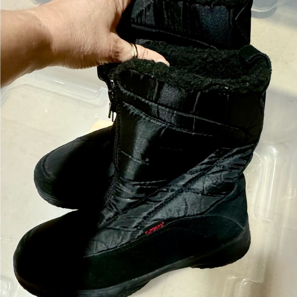 NWOT New Alpi Snow Boots with fur and anti slip grip Canadian
